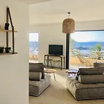 Apartman T3 Lumineux Traversant Totalement Neuf En Face De La Front De Vue Sur Les Iles Vue Panoramique Assuree De La Centre Du Lavandou 3eme Etage Avec Ascenseur T3 *