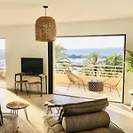 Apartman T3 Lumineux Traversant Totalement Neuf En Face De La Front De Vue Sur Les Iles Vue Panoramique Assuree De La Centre Du Lavandou 3eme Etage Avec Ascenseur T3 Le Lavandou