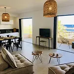 Apartman T3 Lumineux Traversant Totalement Neuf En Face De La Front De Vue Sur Les Iles Vue Panoramique Assuree De La Centre Du Lavandou 3eme Etage Avec Ascenseur T3