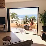 Apartman T3 Lumineux Traversant Totalement Neuf En Face De La Front De Vue Sur Les Iles Vue Panoramique Assuree De La Centre Du Lavandou 3eme Etage Avec Ascenseur T3 *