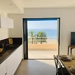 Apartman T3 Lumineux Traversant Totalement Neuf En Face De La Front De Vue Sur Les Iles Vue Panoramique Assuree De La Centre Du Lavandou 3eme Etage Avec Ascenseur T3