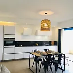 Apartman T3 Lumineux Traversant Totalement Neuf En Face De La Front De Vue Sur Les Iles Vue Panoramique Assuree De La Centre Du Lavandou 3eme Etage Avec Ascenseur T3 Le Lavandou