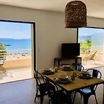 Apartman T3 Lumineux Traversant Totalement Neuf En Face De La Front De Vue Sur Les Iles Vue Panoramique Assuree De La Centre Du Lavandou 3eme Etage Avec Ascenseur T3 Le Lavandou
