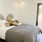 Apartman T3 Lumineux Traversant Totalement Neuf En Face De La Front De Vue Sur Les Iles Vue Panoramique Assuree De La Centre Du Lavandou 3eme Etage Avec Ascenseur T3 Le Lavandou