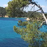 Apartman T3 Lumineux Traversant Totalement Neuf En Face De La Front De Vue Sur Les Iles Vue Panoramique Assuree De La Centre Du Lavandou 3eme Etage Avec Ascenseur T3 *
