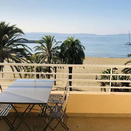 شقة T3 Lumineux Traversant Totalement Neuf En Face De La Front De Vue Sur Les Iles Vue Panoramique Assuree De La Centre Du Lavandou 3eme Etage Avec Ascenseur T3 *