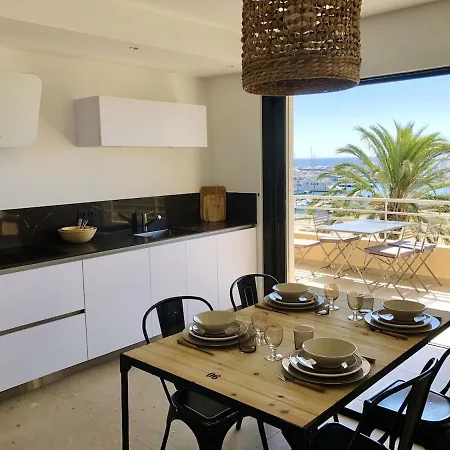 T3 Lumineux Traversant Totalement Neuf En Face De La Front De Vue Sur Les Iles Vue Panoramique Assuree De La Centre Du Lavandou 3eme Etage Avec Ascenseur T3 لو لا فاندو