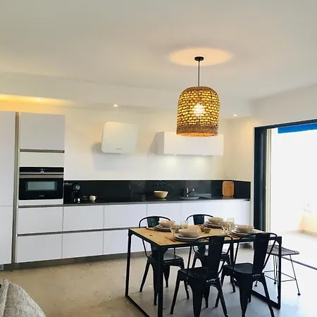 Apartamento T3 Lumineux Traversant Totalement Neuf En Face De La Front De Vue Sur Les Iles Vue Panoramique Assuree De La Centre Du Lavandou 3eme Etage Avec Ascenseur T3 Le Lavandou