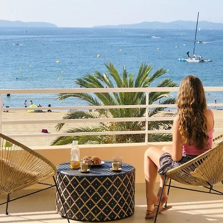 شقة T3 Lumineux Traversant Totalement Neuf En Face De La Front De Vue Sur Les Iles Vue Panoramique Assuree De La Centre Du Lavandou 3eme Etage Avec Ascenseur T3