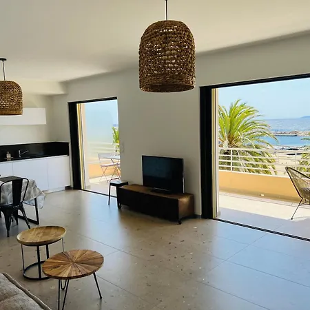 T3 Lumineux Traversant Totalement Neuf En Face De La Front De Vue Sur Les Iles Vue Panoramique Assuree De La Centre Du Lavandou 3eme Etage Avec Ascenseur T3 Le Lavandou