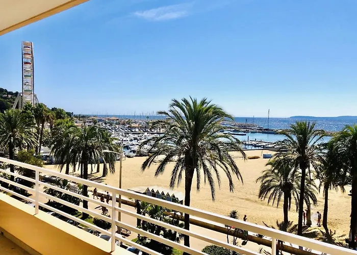 T3 Lumineux Traversant Totalement Neuf En Face De La Front De Vue Sur Les Iles Vue Panoramique Assuree De La Centre Du Lavandou 3eme Etage Avec Ascenseur T3