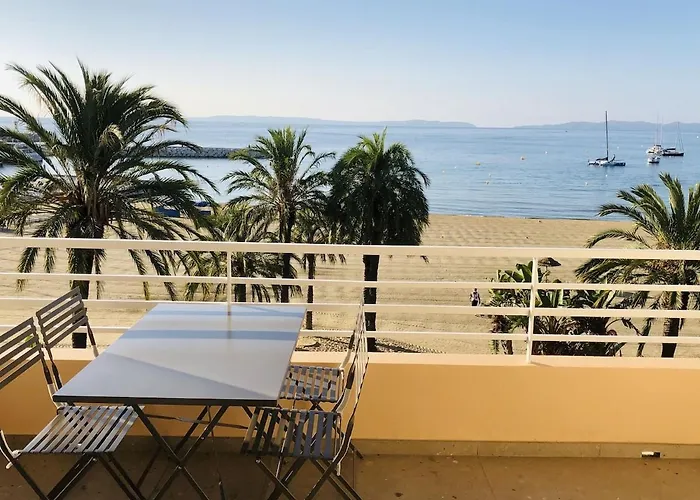 Lägenhet T3 Lumineux Traversant Totalement Neuf En Face De La Front De Vue Sur Les Iles Vue Panoramique Assuree De La Centre Du Lavandou 3eme Etage Avec Ascenseur T3 *