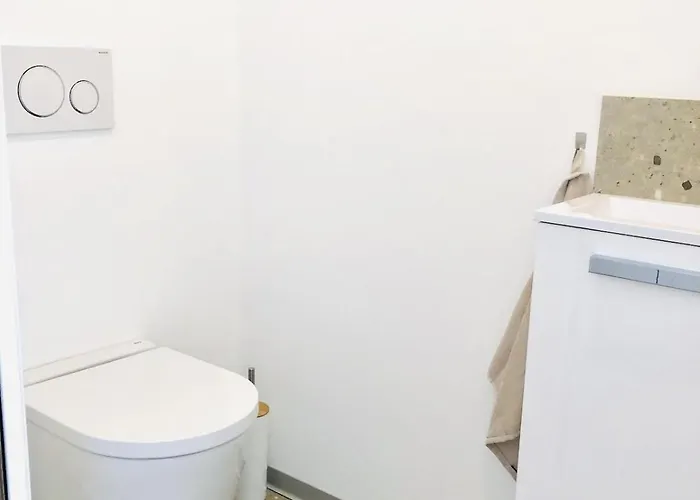 Lägenhet T3 Lumineux Traversant Totalement Neuf En Face De La Front De Vue Sur Les Iles Vue Panoramique Assuree De La Centre Du Lavandou 3eme Etage Avec Ascenseur T3 Le Lavandou