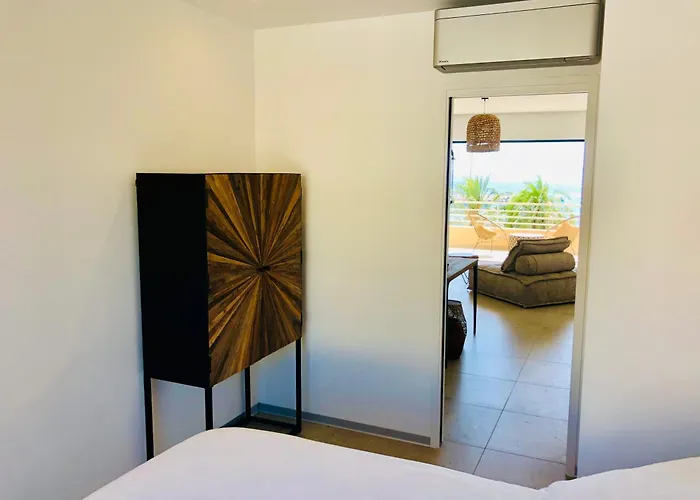 T3 Lumineux Traversant Totalement Neuf En Face De La Front De Vue Sur Les Iles Vue Panoramique Assuree De La Centre Du Lavandou 3eme Etage Avec Ascenseur T3 Le Lavandou