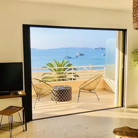 T3 Lumineux Traversant Totalement Neuf En Face De La Front De Vue Sur Les Iles Vue Panoramique Assuree De La Centre Du Lavandou 3eme Etage Avec Ascenseur T3 勒拉旺杜