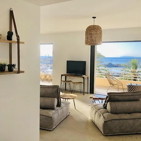 Apartman T3 Lumineux Traversant Totalement Neuf En Face De La Front De Vue Sur Les Iles Vue Panoramique Assuree De La Centre Du Lavandou 3eme Etage Avec Ascenseur T3 *