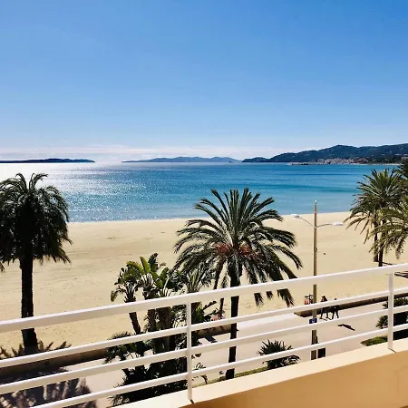 T3 Lumineux Traversant Totalement Neuf En Face De La Front De Vue Sur Les Iles Vue Panoramique Assuree De La Centre Du Lavandou 3eme Etage Avec Ascenseur T3