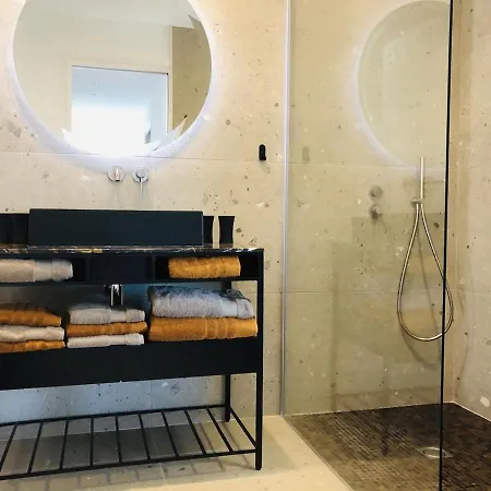 T3 Lumineux Traversant Totalement Neuf En Face De La Front De Vue Sur Les Iles Vue Panoramique Assuree De La Centre Du Lavandou 3eme Etage Avec Ascenseur T3