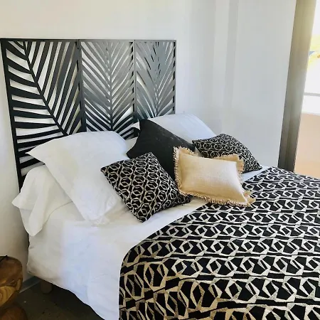 Apartman T3 Lumineux Traversant Totalement Neuf En Face De La Front De Vue Sur Les Iles Vue Panoramique Assuree De La Centre Du Lavandou 3eme Etage Avec Ascenseur T3 Le Lavandou