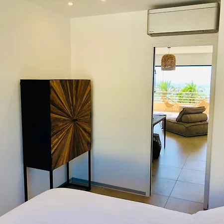 T3 Lumineux Traversant Totalement Neuf En Face De La Front De Vue Sur Les Iles Vue Panoramique Assuree De La Centre Du Lavandou 3eme Etage Avec Ascenseur T3 르 라방두