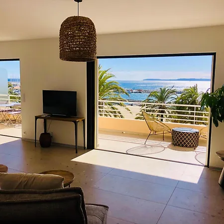 Apartman T3 Lumineux Traversant Totalement Neuf En Face De La Front De Vue Sur Les Iles Vue Panoramique Assuree De La Centre Du Lavandou 3eme Etage Avec Ascenseur T3 *