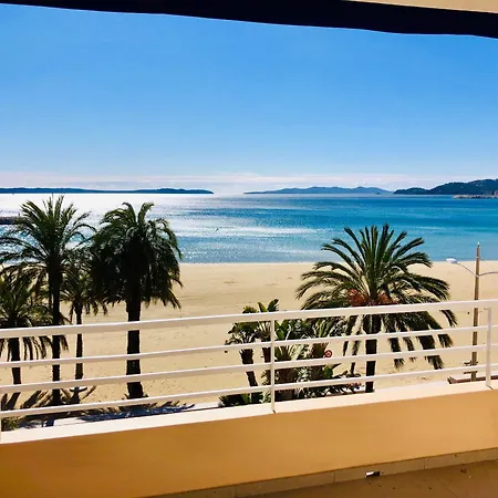 شقة T3 Lumineux Traversant Totalement Neuf En Face De La Front De Vue Sur Les Iles Vue Panoramique Assuree De La Centre Du Lavandou 3eme Etage Avec Ascenseur T3