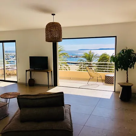 Apartman T3 Lumineux Traversant Totalement Neuf En Face De La Front De Vue Sur Les Iles Vue Panoramique Assuree De La Centre Du Lavandou 3eme Etage Avec Ascenseur T3 *