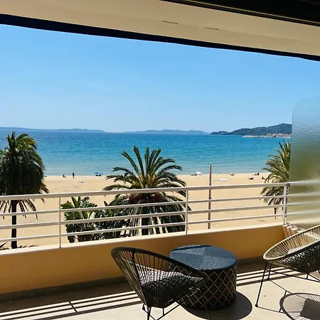 T3 Lumineux Traversant Totalement Neuf En Face De La Front De Vue Sur Les Iles Vue Panoramique Assuree De La Centre Du Lavandou 3eme Etage Avec Ascenseur T3