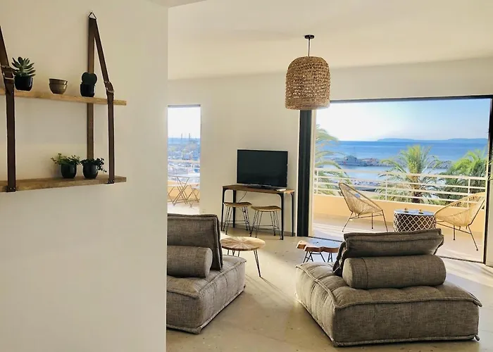 公寓 T3 Lumineux Traversant Totalement Neuf En Face De La Front De Vue Sur Les Iles Vue Panoramique Assuree De La Centre Du Lavandou 3eme Etage Avec Ascenseur T3 *