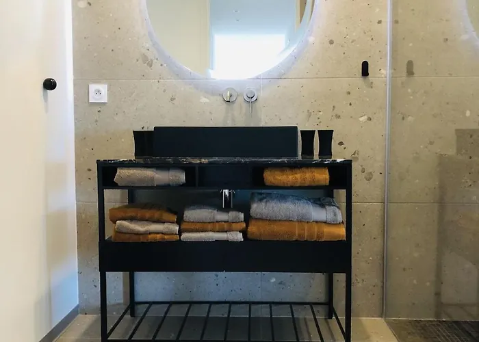 公寓 T3 Lumineux Traversant Totalement Neuf En Face De La Front De Vue Sur Les Iles Vue Panoramique Assuree De La Centre Du Lavandou 3eme Etage Avec Ascenseur T3