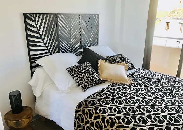 公寓 T3 Lumineux Traversant Totalement Neuf En Face De La Front De Vue Sur Les Iles Vue Panoramique Assuree De La Centre Du Lavandou 3eme Etage Avec Ascenseur T3 勒拉旺杜