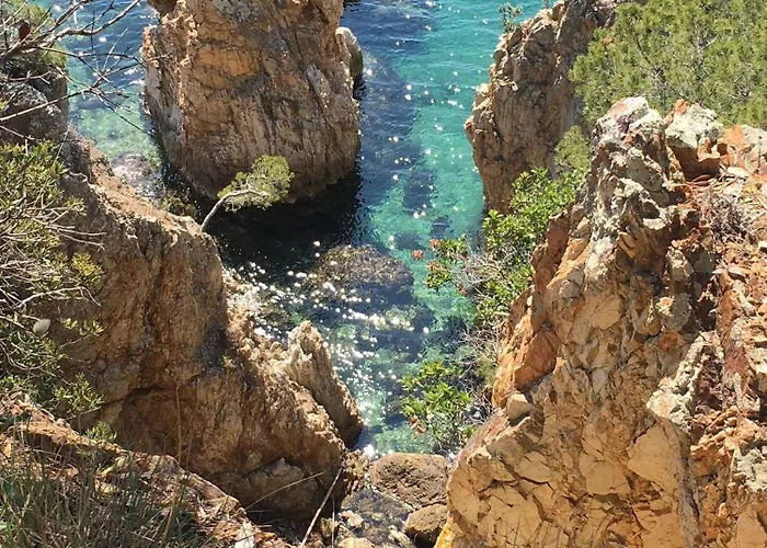 公寓 T3 Lumineux Traversant Totalement Neuf En Face De La Front De Vue Sur Les Iles Vue Panoramique Assuree De La Centre Du Lavandou 3eme Etage Avec Ascenseur T3