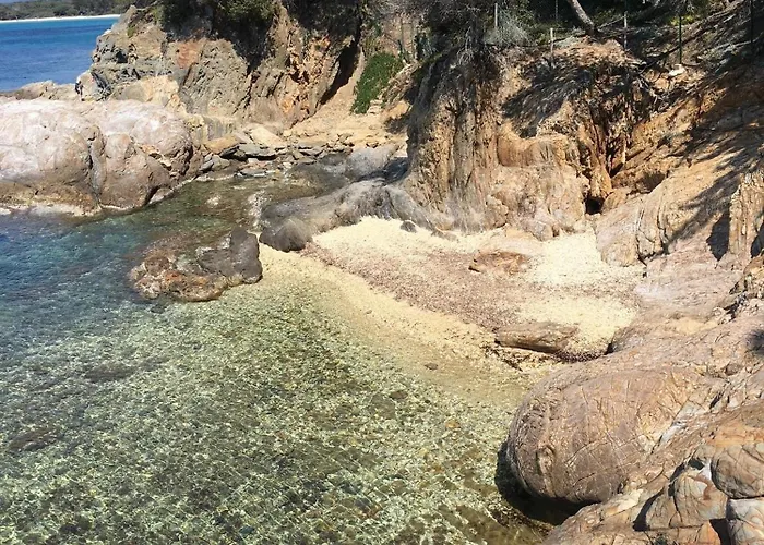 公寓 T3 Lumineux Traversant Totalement Neuf En Face De La Front De Vue Sur Les Iles Vue Panoramique Assuree De La Centre Du Lavandou 3eme Etage Avec Ascenseur T3