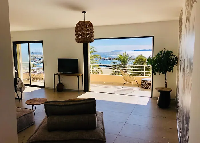 公寓 T3 Lumineux Traversant Totalement Neuf En Face De La Front De Vue Sur Les Iles Vue Panoramique Assuree De La Centre Du Lavandou 3eme Etage Avec Ascenseur T3 *