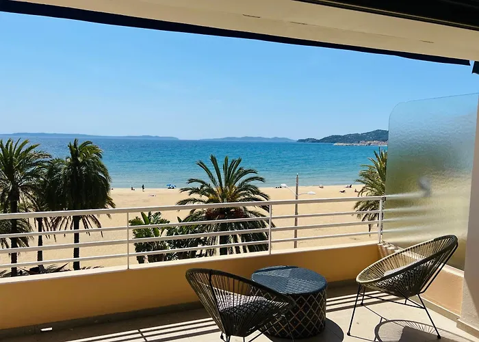 T3 Lumineux Traversant Totalement Neuf En Face De La Front De Vue Sur Les Iles Vue Panoramique Assuree De La Centre Du Lavandou 3eme Etage Avec Ascenseur T3